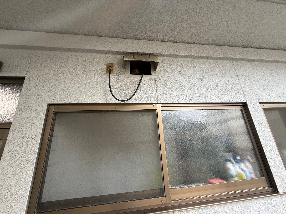 井原市でスズメバチ駆除｜換気扇の中の巣を追加料金なしで対応